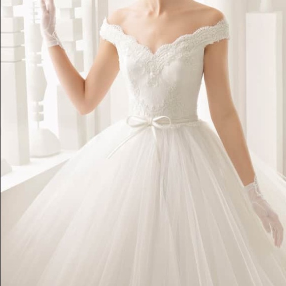 Rosa Clara White Off The Shoulder Lace & Tulle 👗